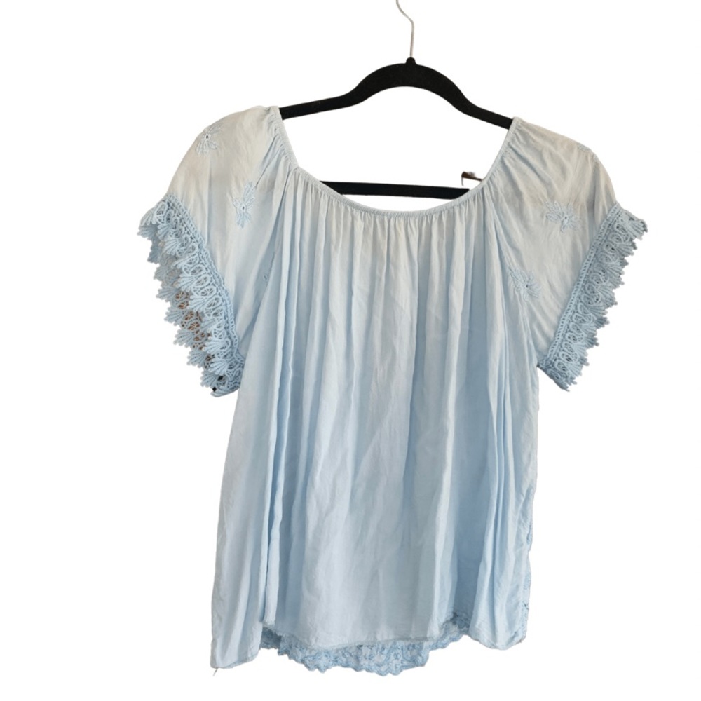 LA boutique baby blue top